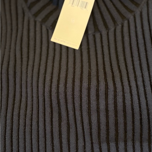 Banana Republic Mock Turtleneck - Picture 3 of 4